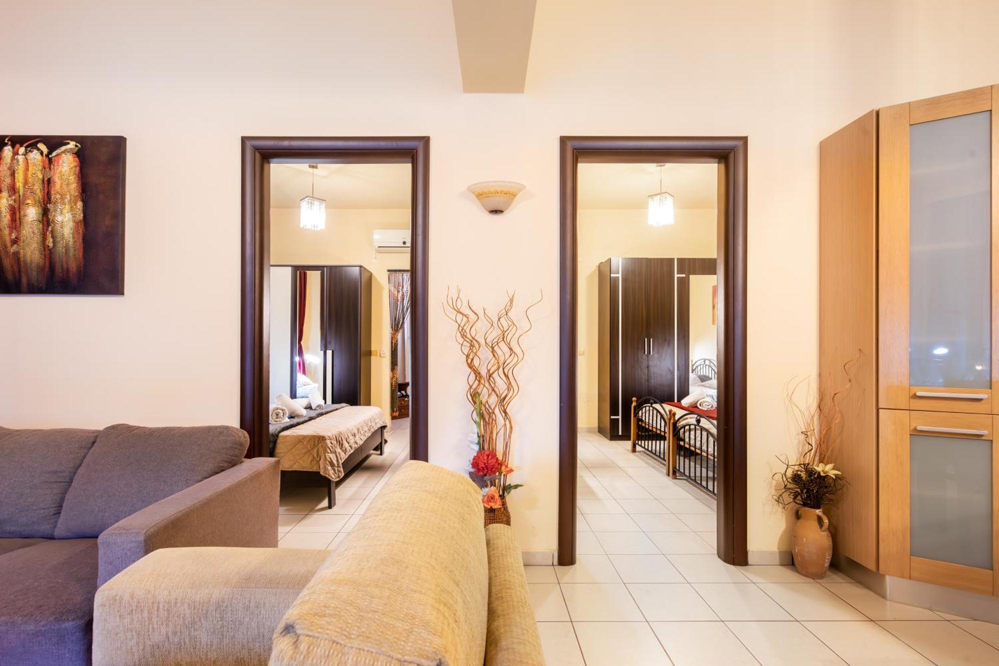 Colonial Family Apartment #4 Ground Floor ฟาลิรากี ภายนอก รูปภาพ